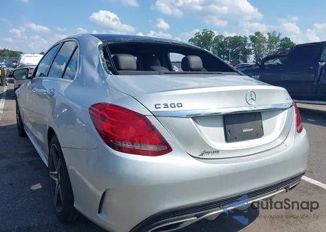 2015 Mercedes-Benz C 300 4Matic/Luxury 4Matic/Sport 4Matic z USA, uszkodzony, nr VIN 55SWF4KB9FU063928
